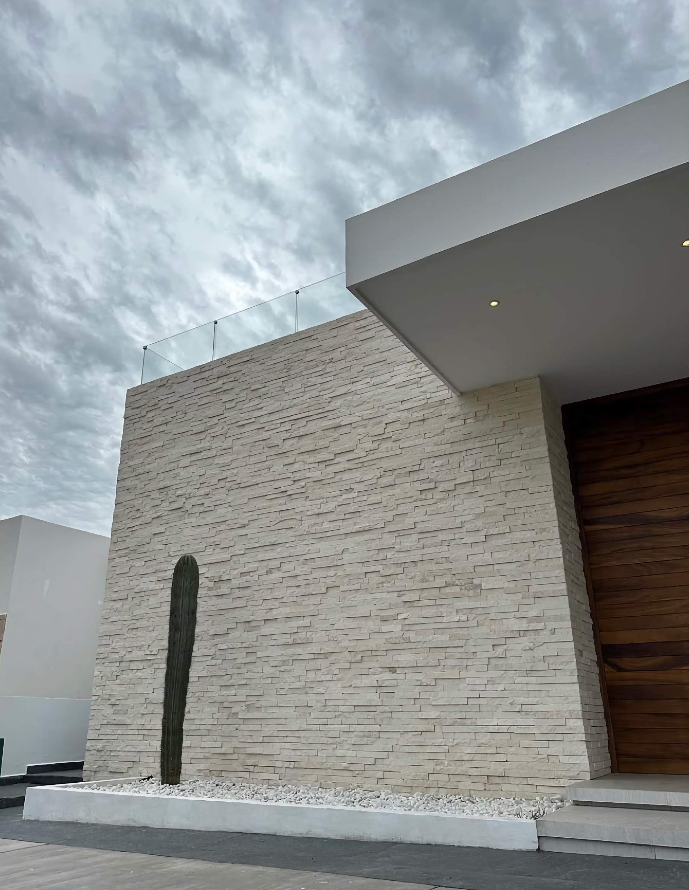 La piedra: Un elemento natural que reinventa la arquitectura moderna