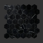 Vista frontal de malla hexagonal de mármol negro sobre fondo negro con iluminación dramática.