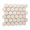Malla hexagonal beige vista angular mostrando profundidad y patrón