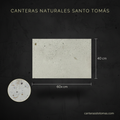 Piedra cantera blanca Pachuca de 60x40 cm para fachada, con detalle de textura natural y porosidad sobre fondo oscuro.