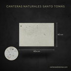 Piedra cantera blanca Pachuca de 60x40 cm para fachada, con detalle de textura natural y porosidad sobre fondo oscuro.