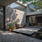 Muro y piso de patio con laja de río laminada artesanal en diseño rústico de arquitectura moderna.