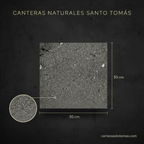 Piedra volcánica Recinto Negro de 30x30 cm para revestimiento de muros y fachadas con textura porosa natural.
