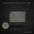 Muestra de piedra volcánica Recinto Negro con textura porosa para revestimiento de fachadas y muros.